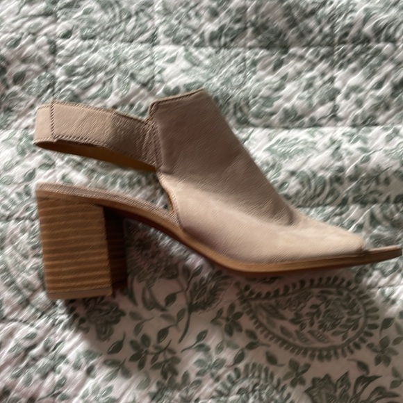 Franco Sarto Open Toe Suede Heels with Velcro Closure - Size 7.5 - Picture 4 of 5